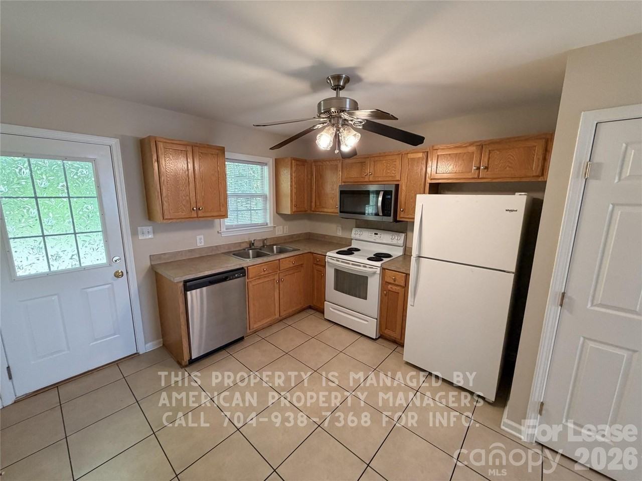 483 Pharr Dr - Photo 3 of 9