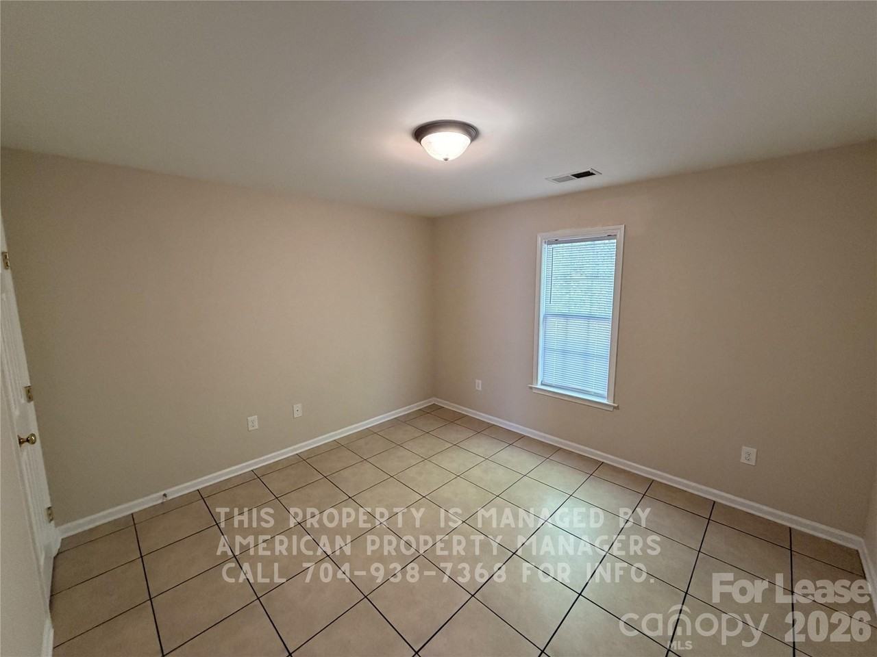 483 Pharr Dr - Photo 4 of 9
