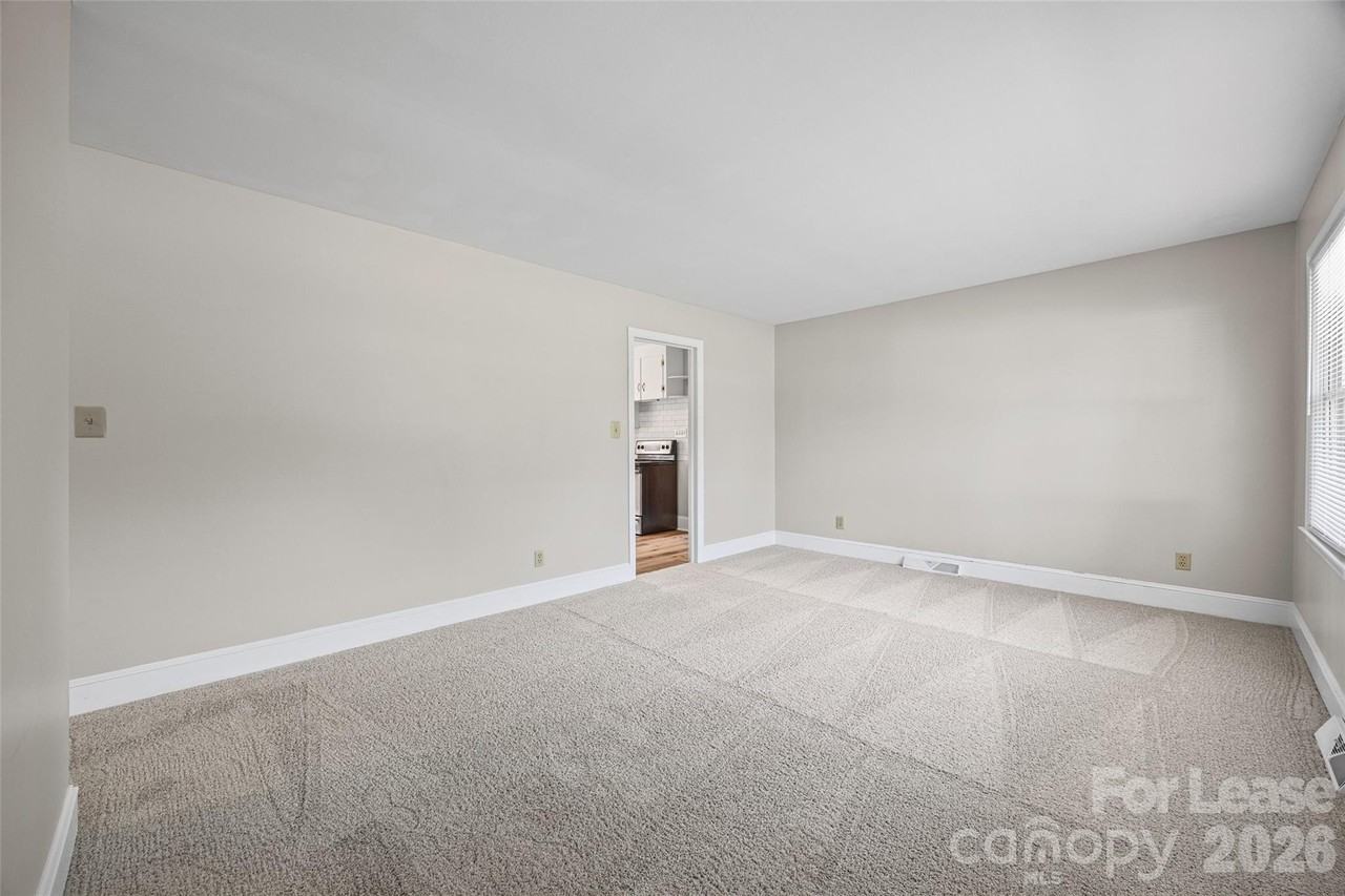 4827 Harcourt Ln - Photo 4 of 36