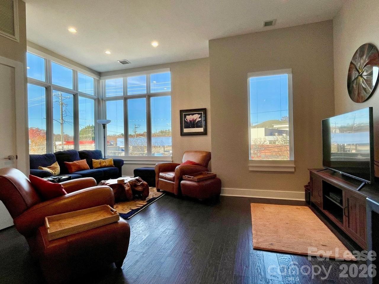 2 Bauhaus Ct - Photo 5 of 15