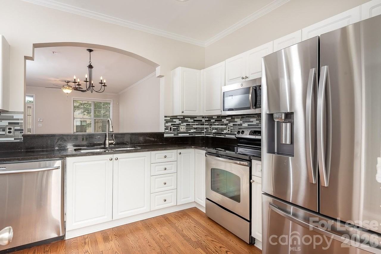 206 S Cedar St - Photo 4 of 13