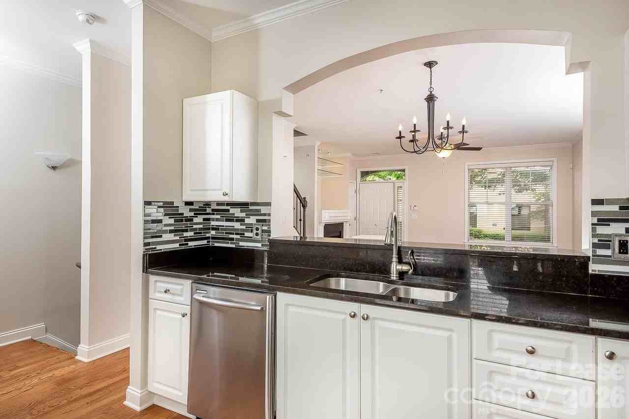 206 S Cedar St - Photo 5 of 13