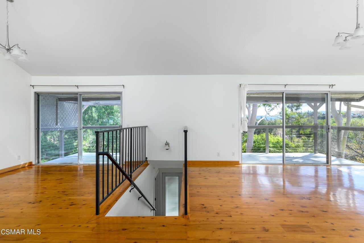 2 Sparrowhawk Ln - Photo 3 of 26