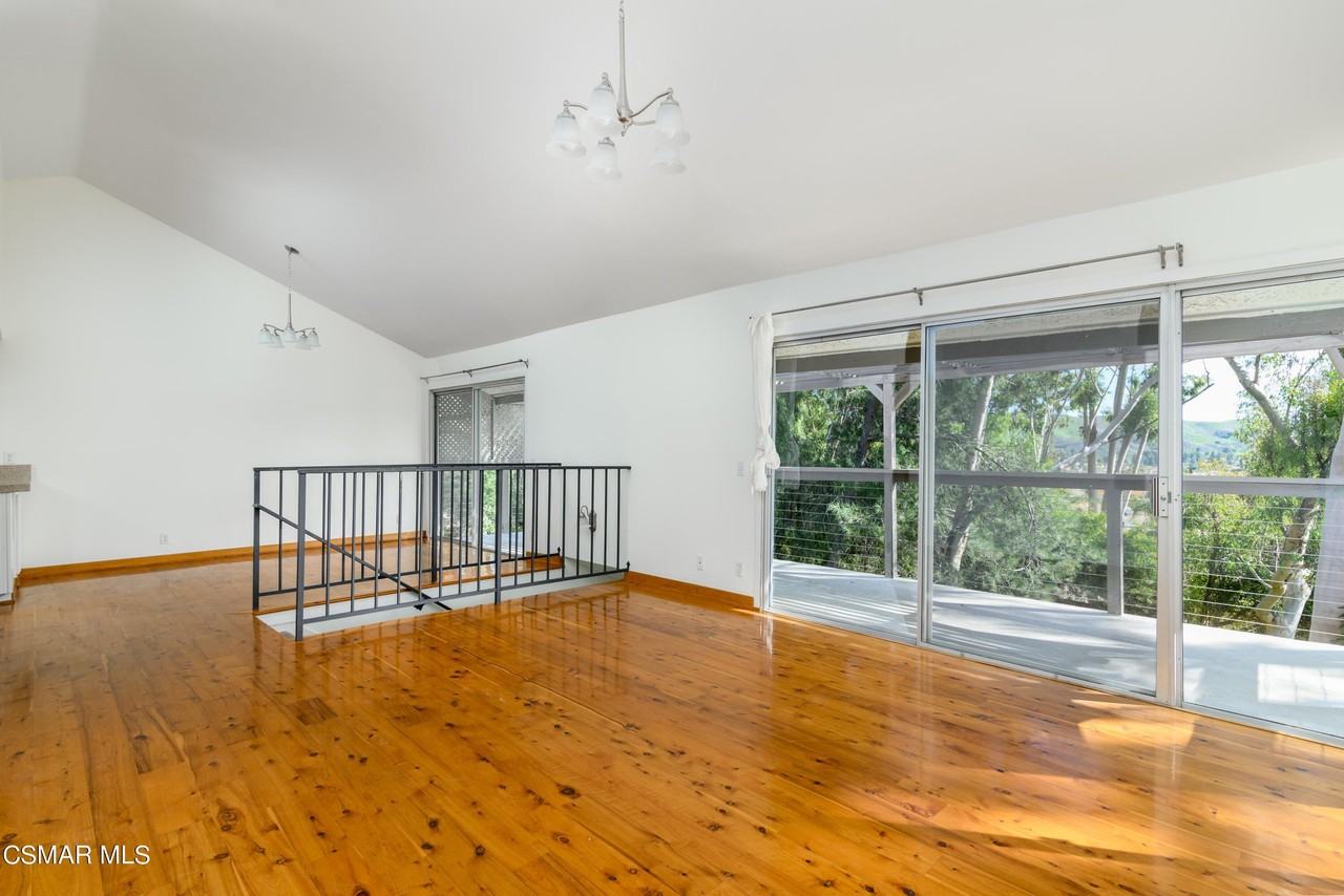 2 Sparrowhawk Ln - Photo 4 of 26