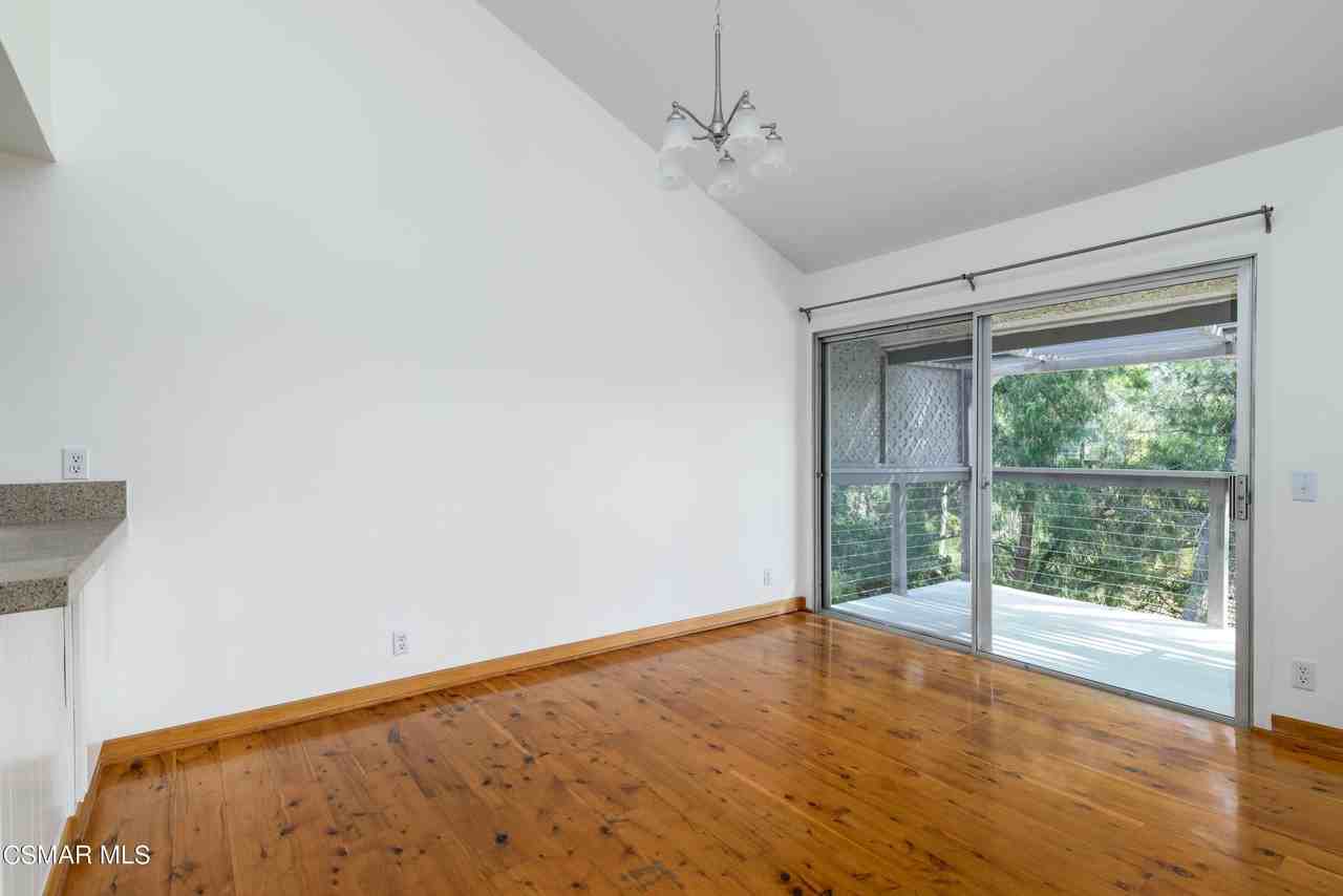 2 Sparrowhawk Ln - Photo 5 of 26