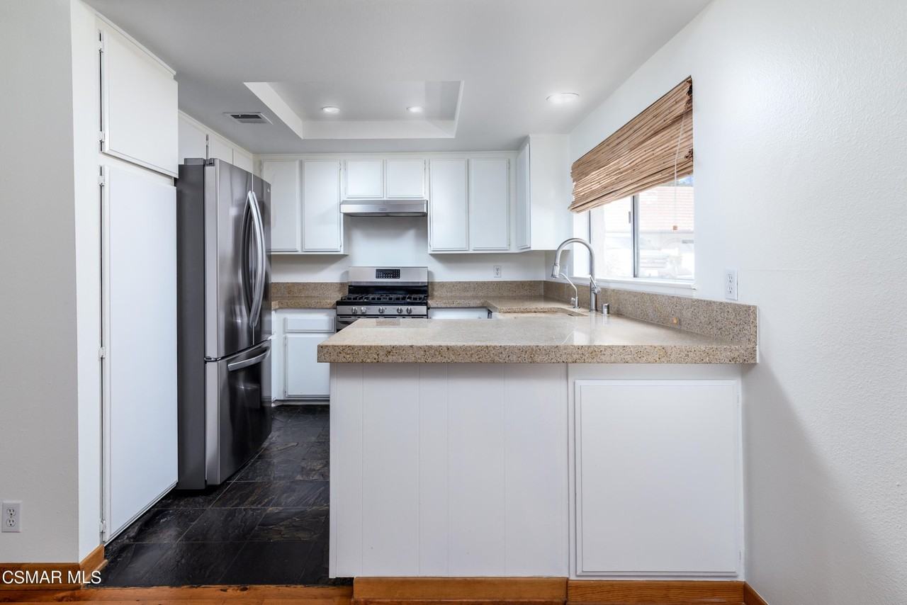 2 Sparrowhawk Ln - Photo 6 of 26