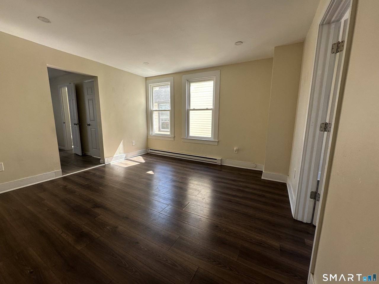 567 Howe Ave - Photo 2 of 13