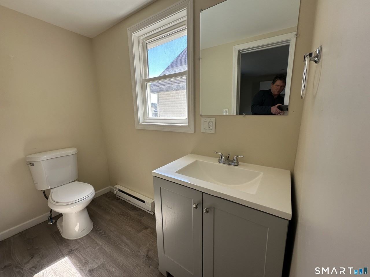 567 Howe Ave - Photo 4 of 13