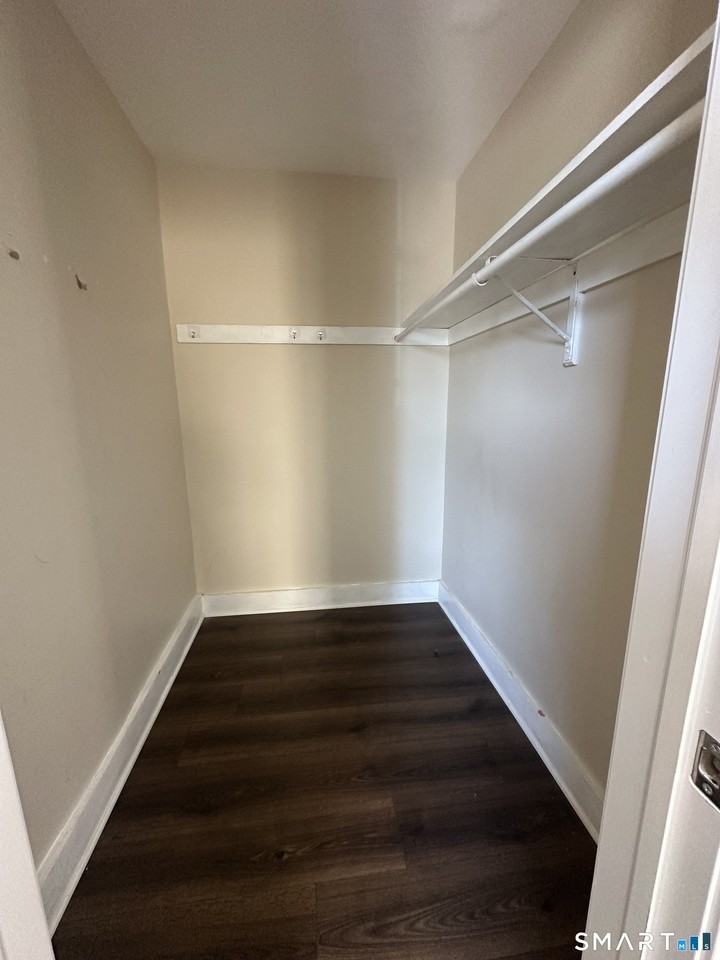 567 Howe Ave - Photo 6 of 13