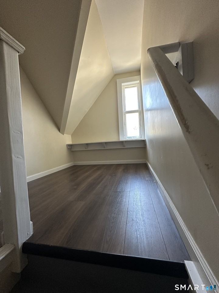 567 Howe Ave - Photo 7 of 13