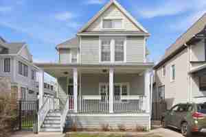 featured image of 1828 W Berenice Ave