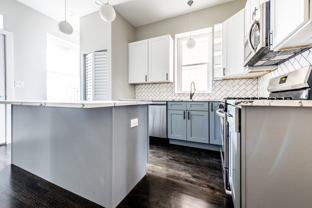 1435 N Washtenaw Ave #1 - Photo 1 of 1