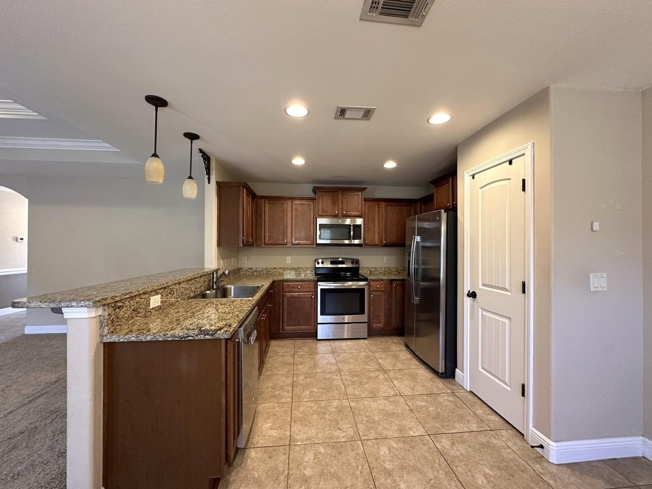 516 Grandridge Dr - Photo 3 of 26