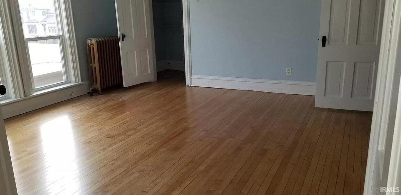 209 S 2nd St #B - Photo 3 of 5