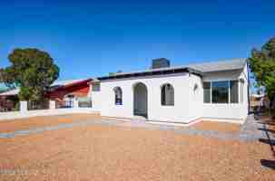 featured image of 1221 E 13th St