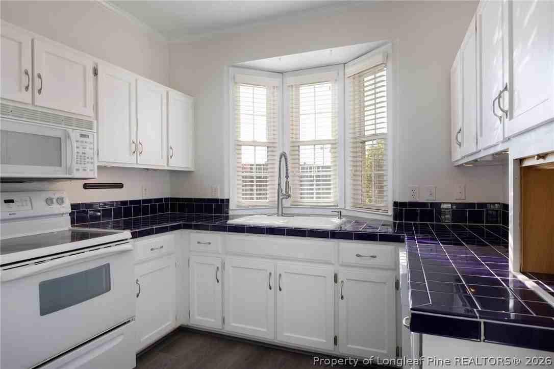 1228 Woodland Dr - Photo 5 of 16