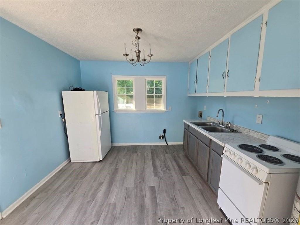 1547 Center St - Photo 2 of 9