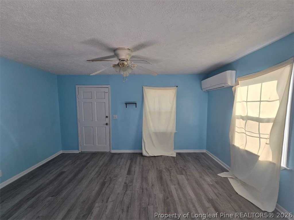 1547 Center St - Photo 3 of 9