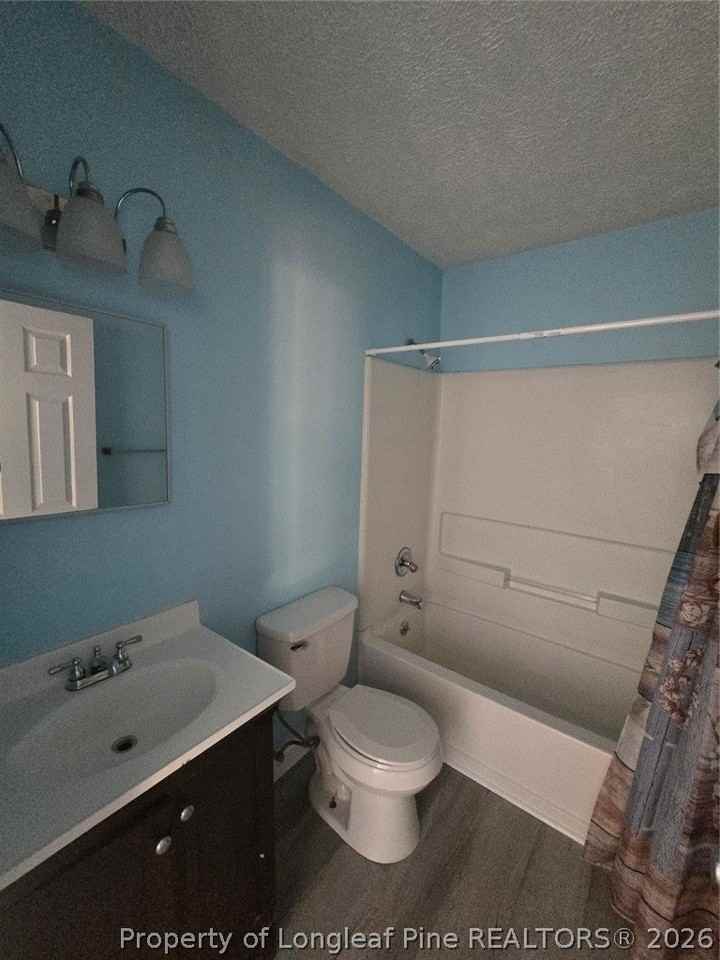 1547 Center St - Photo 6 of 9