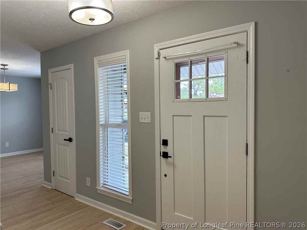 6913 Timbercroft Ln - Photo 4 of 30