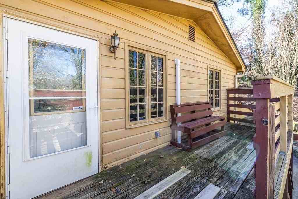 1570 Spring Ln Nw #B - Photo 3 of 25