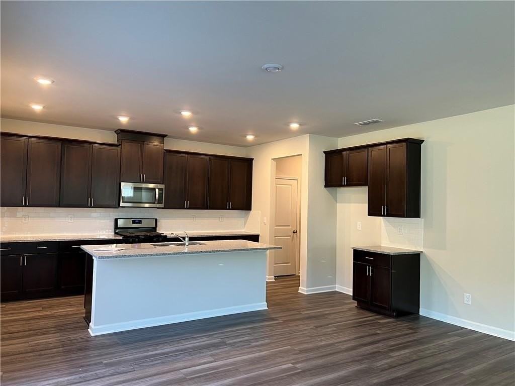 6072 Hickory Creek Ct - Photo 3 of 18