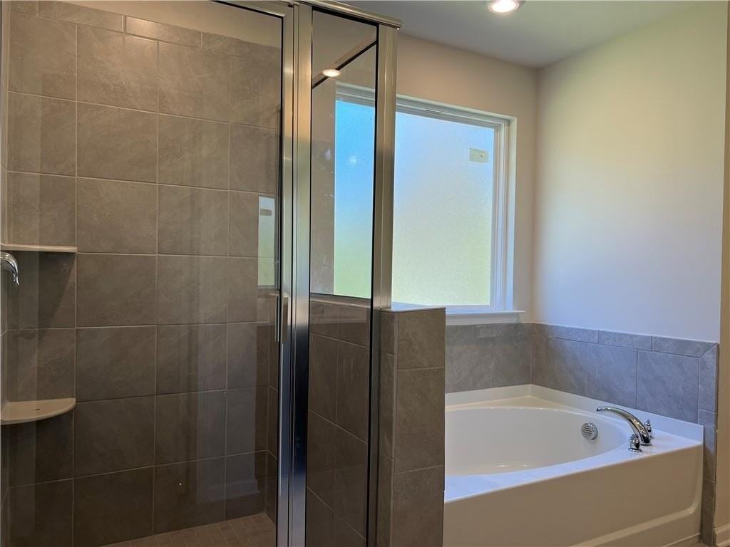 6072 Hickory Creek Ct - Photo 7 of 18