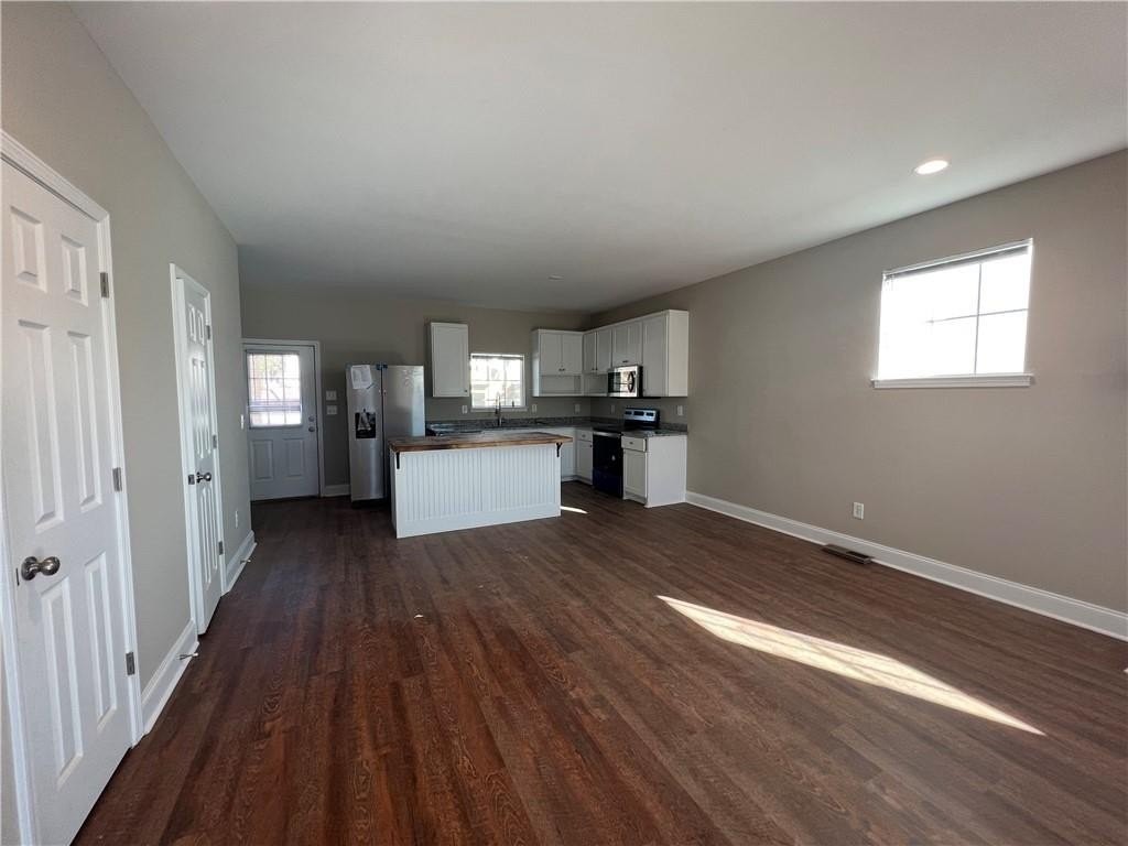 522 Liberty Park Dr Ne - Photo 3 of 9