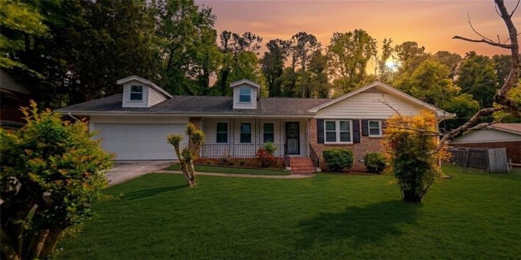 2866 Manor Ct - Photo 2 of 18