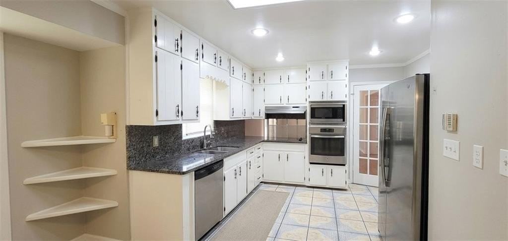 2866 Manor Ct - Photo 6 of 18