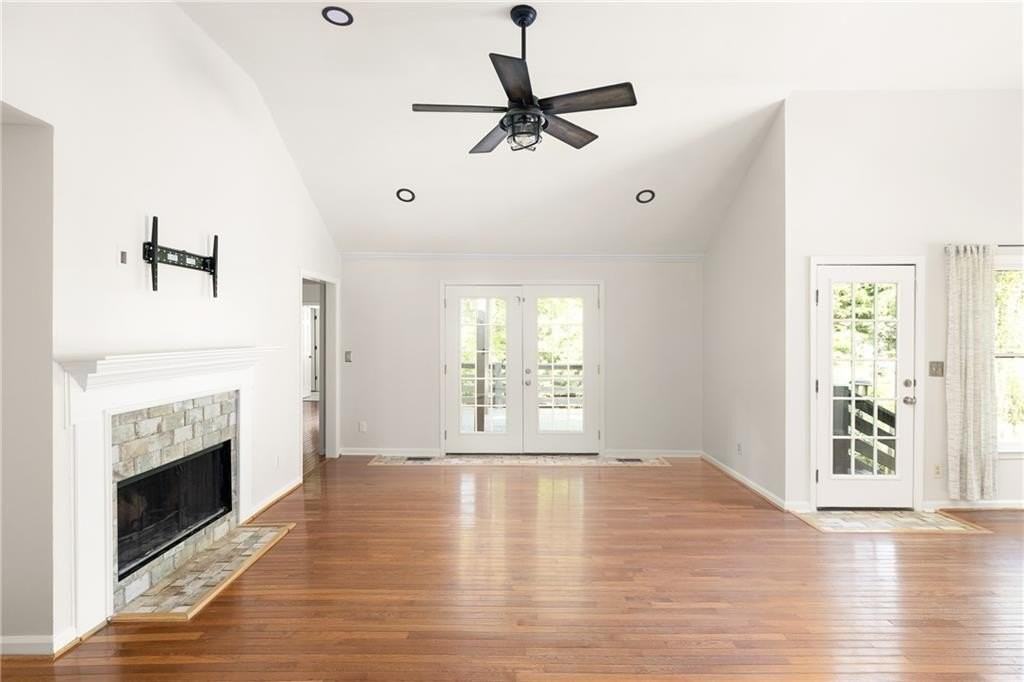 3784 Market Cres - Photo 5 of 31