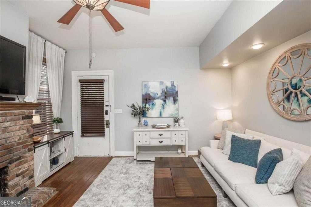 952 Myrtle St Ne #2 - Photo 4 of 17