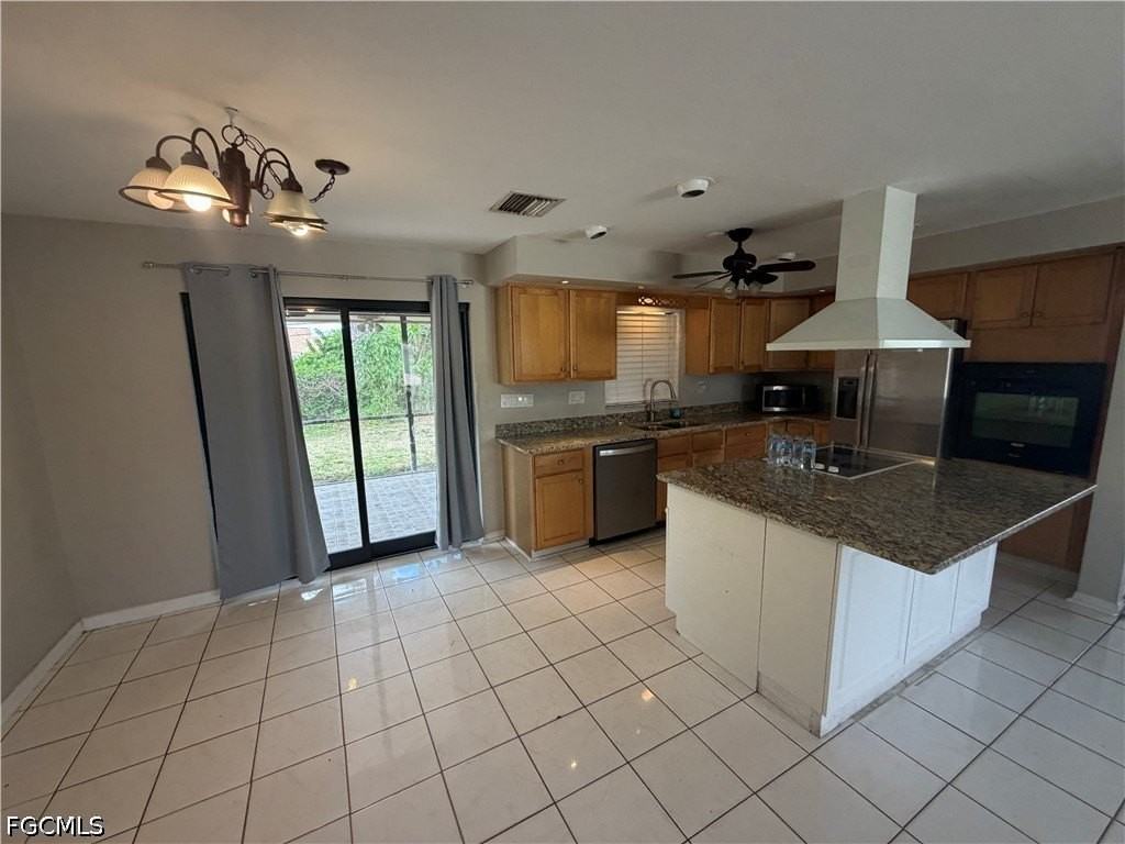 18540 Tampa Rd - Photo 3 of 26