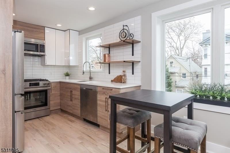 27 Mission St #2 - Photo 3 of 18