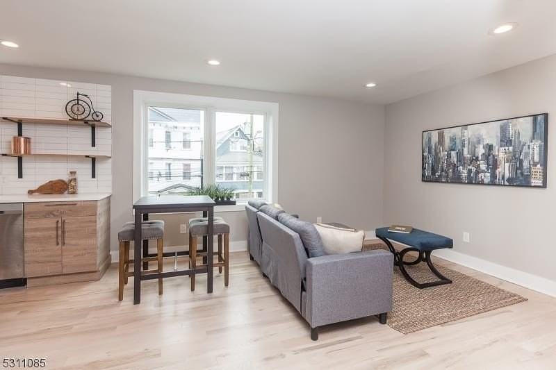 27 Mission St #2 - Photo 4 of 18