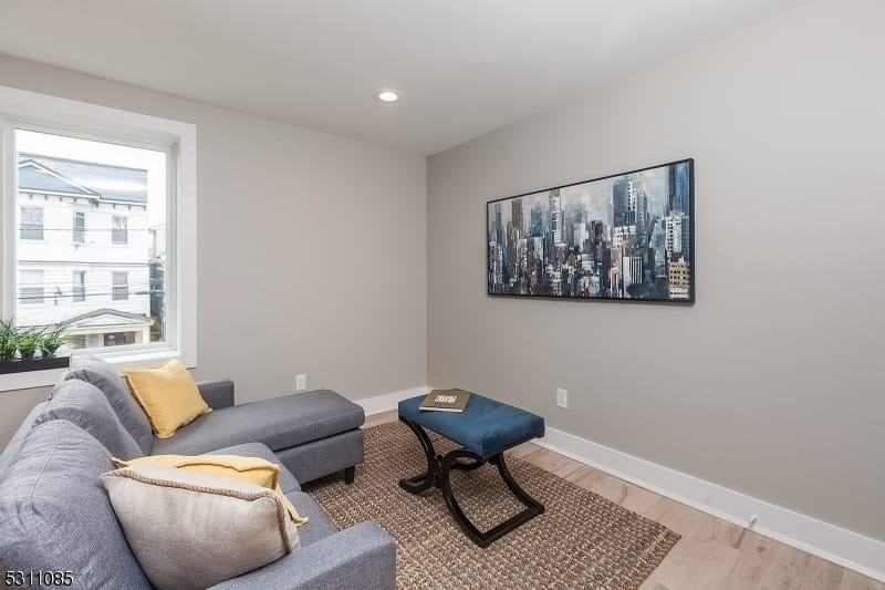 27 Mission St #2 - Photo 7 of 18