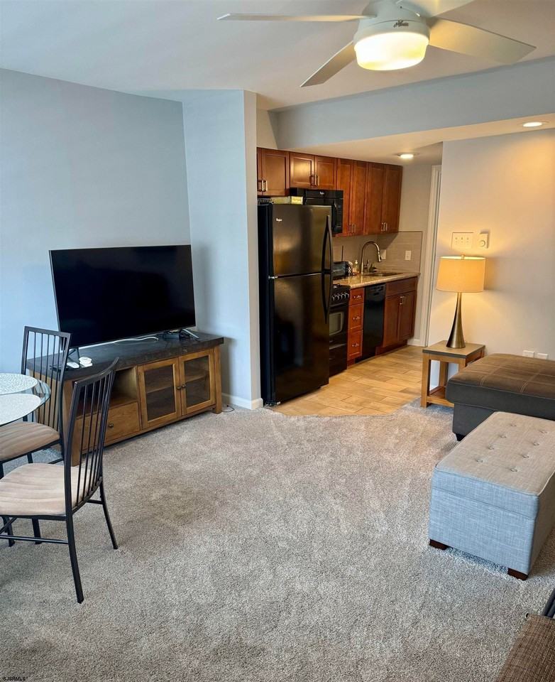 130 N Adams Ave #B - Photo 5 of 13