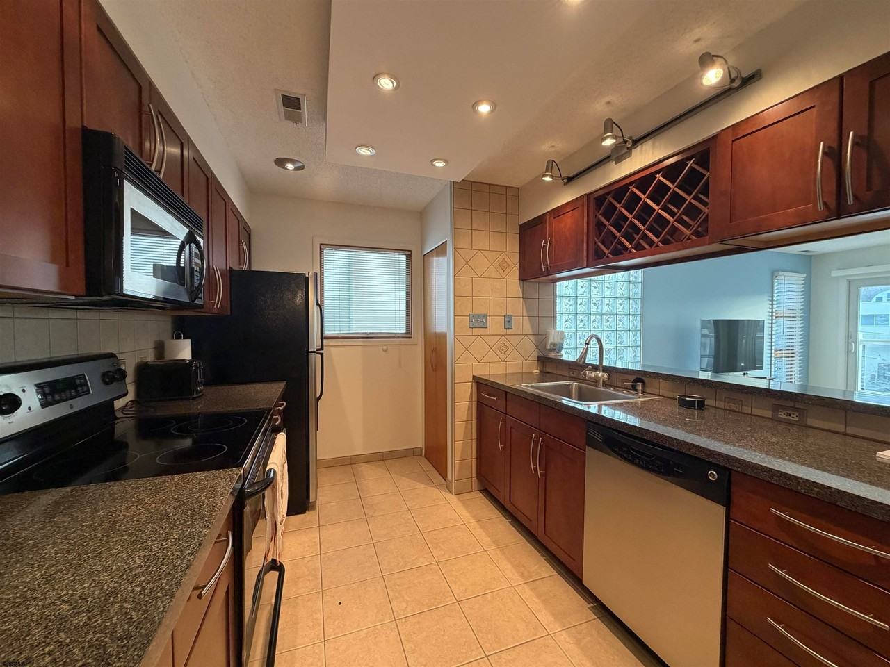 5 N New Haven Ave #C3A - Photo 4 of 8