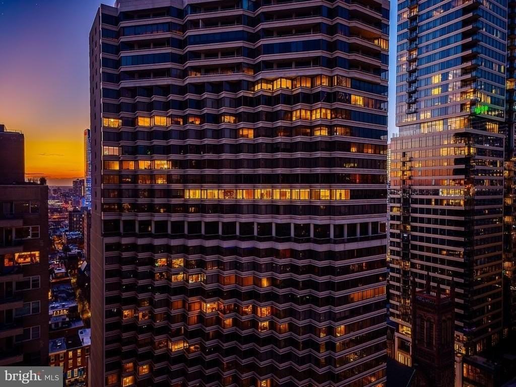 210 W Rittenhouse Sq #2106-2107 - Photo 3 of 50