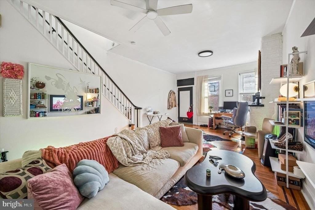 1820 N Mascher St - Photo 4 of 36