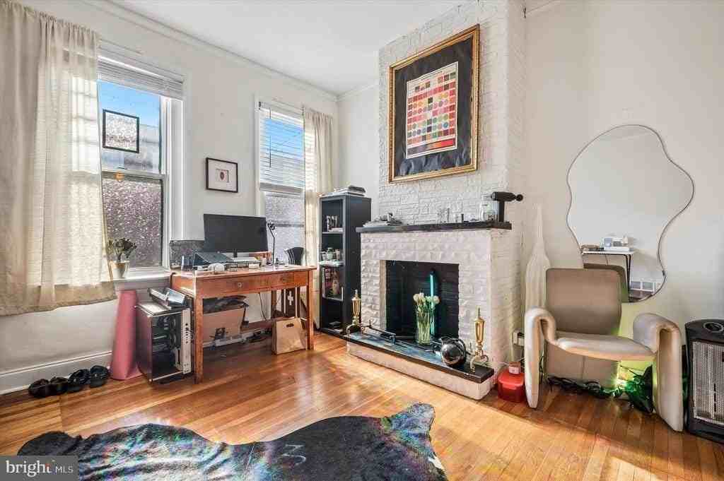 1820 N Mascher St - Photo 5 of 36