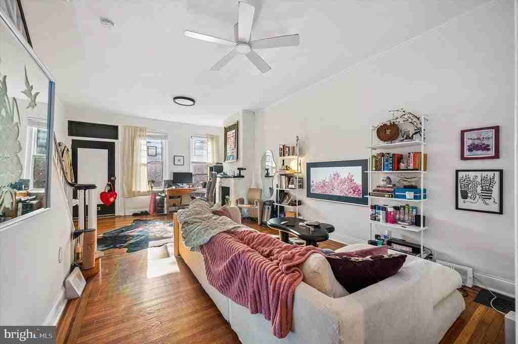 1820 N Mascher St - Photo 6 of 36