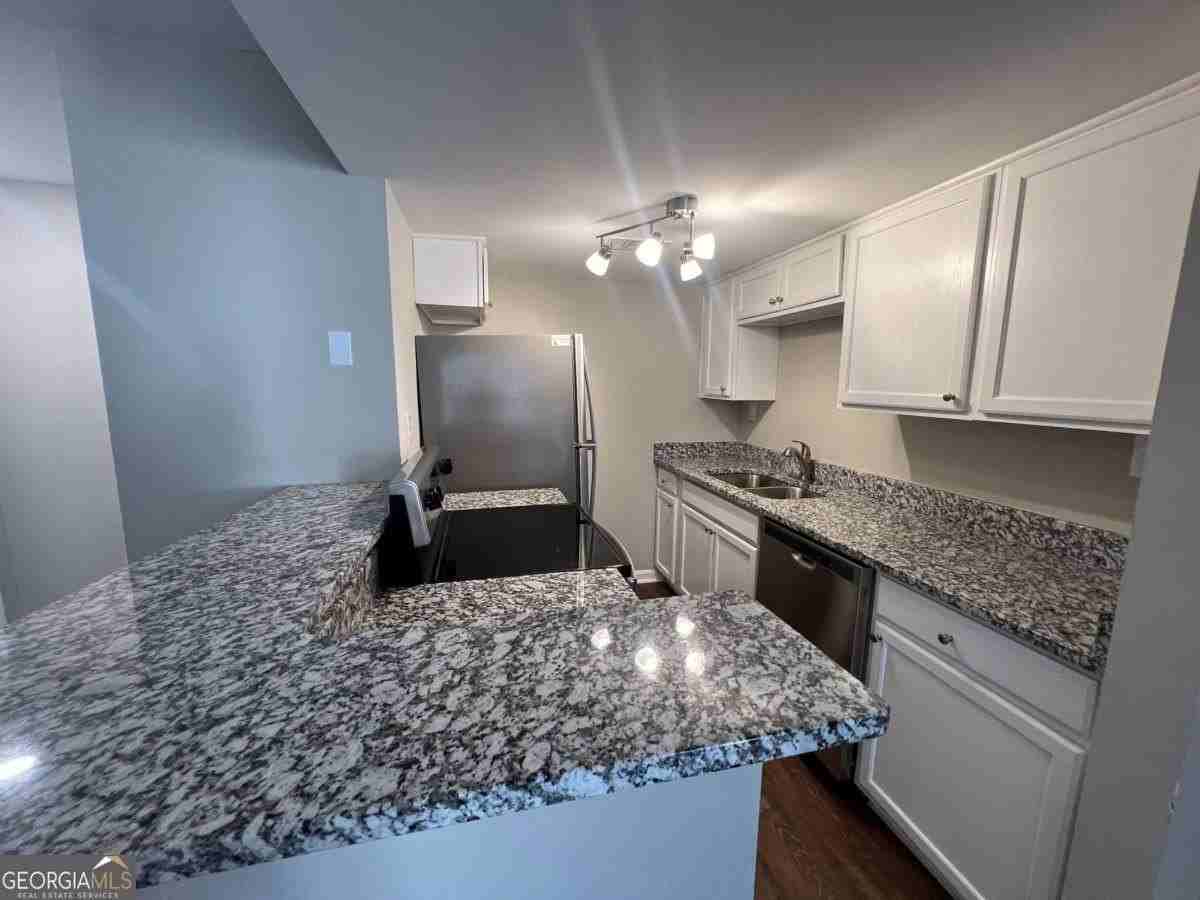 1001 Park Hill Dr #A1 - Photo 4 of 6