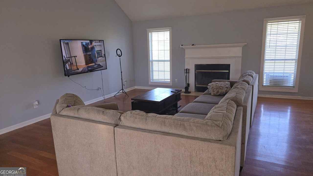 107 Tyler Ct - Photo 4 of 14