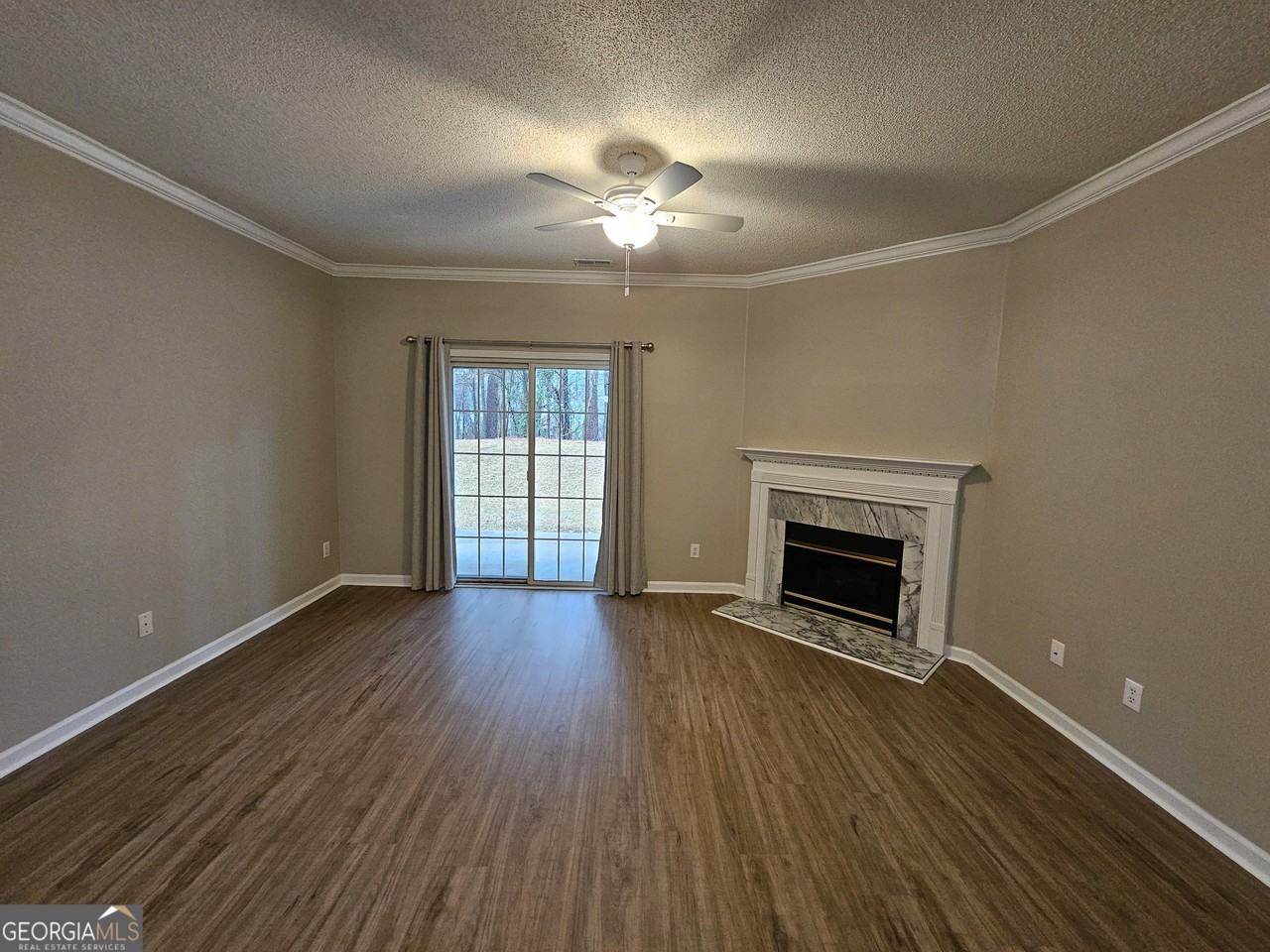 407 Peachtree Club Dr - Photo 3 of 21