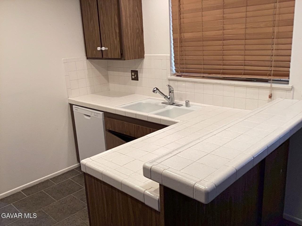 42935 15th St W #6 - Photo 4 of 11