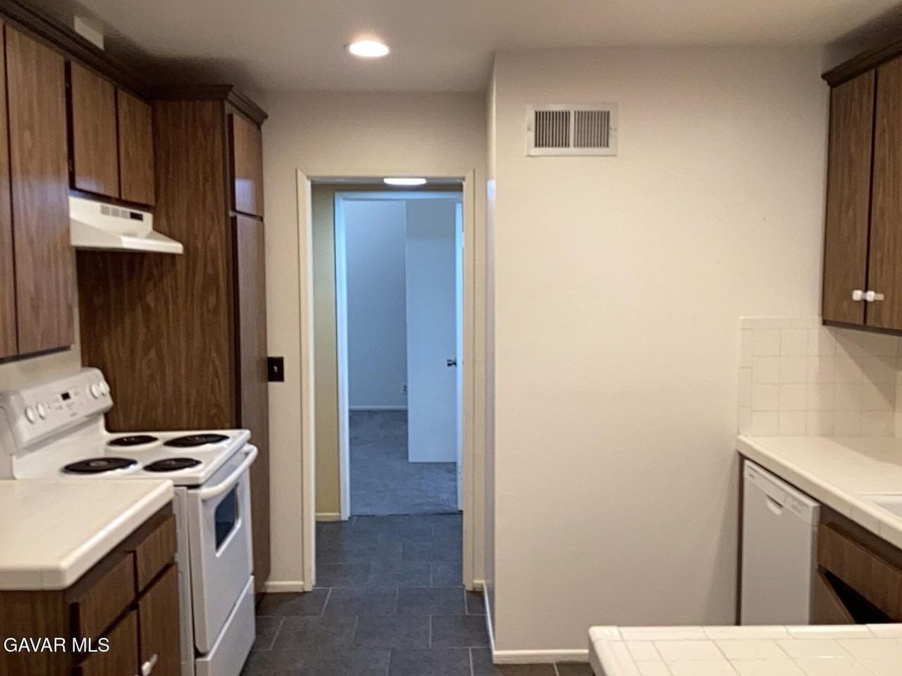 42935 15th St W #6 - Photo 5 of 11