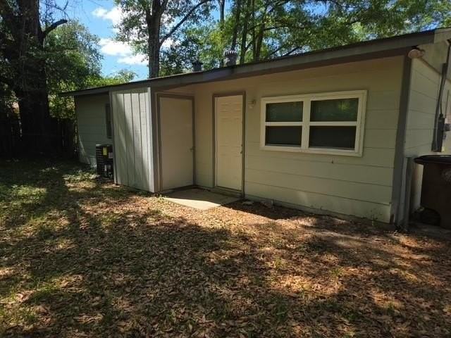 1108 Rhett Dr - Photo 2 of 9