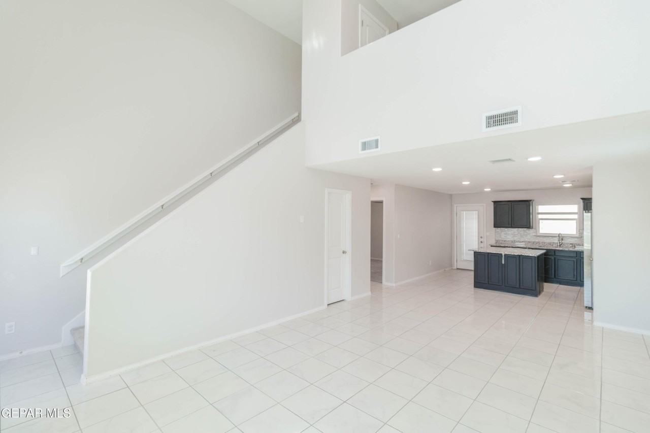 14465 Mariam Hanna St - Photo 2 of 39