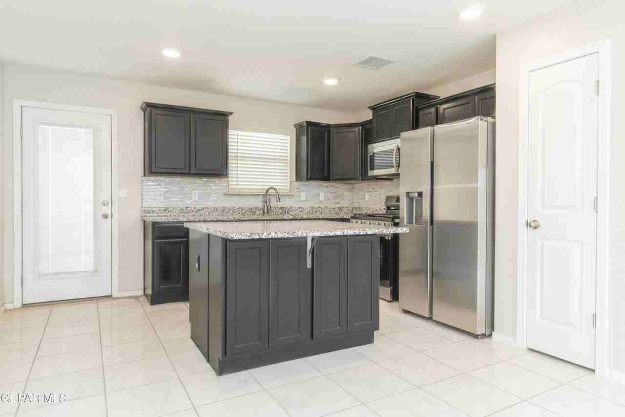 14465 Mariam Hanna St - Photo 3 of 39